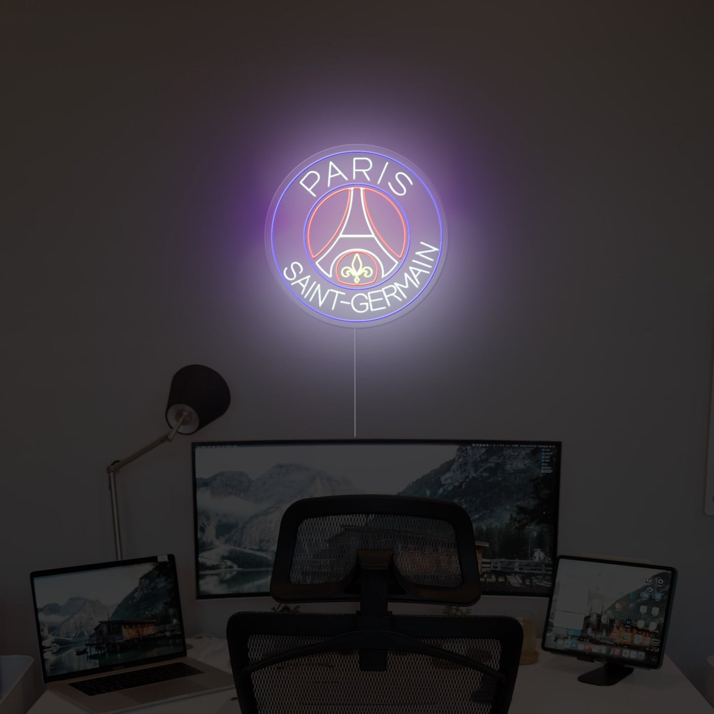 paris-saint-germain-neon-sign