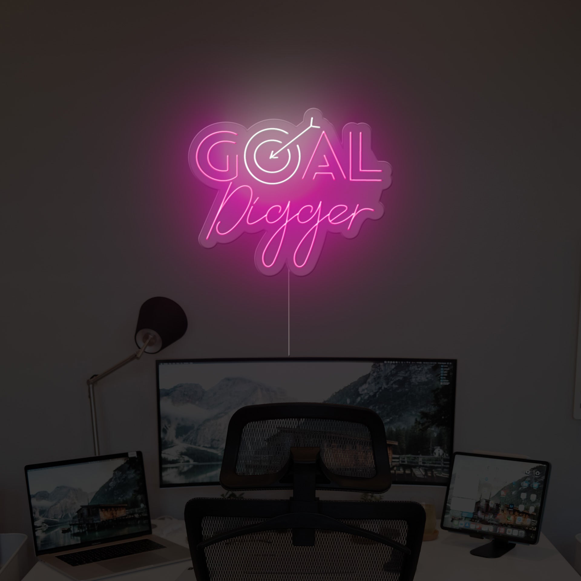 goal-digger-neon-sign